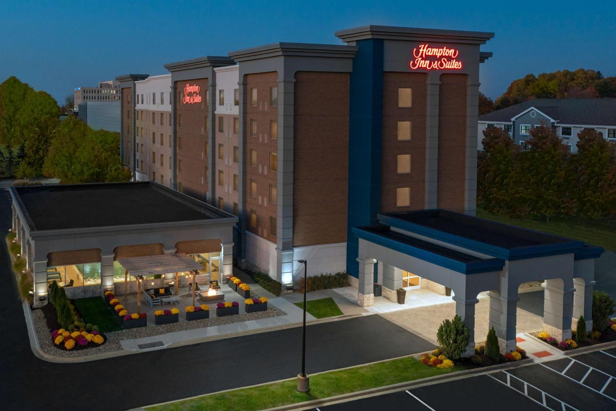 Hampton Inn & Suites Cleveland-Beachwood Exterior foto